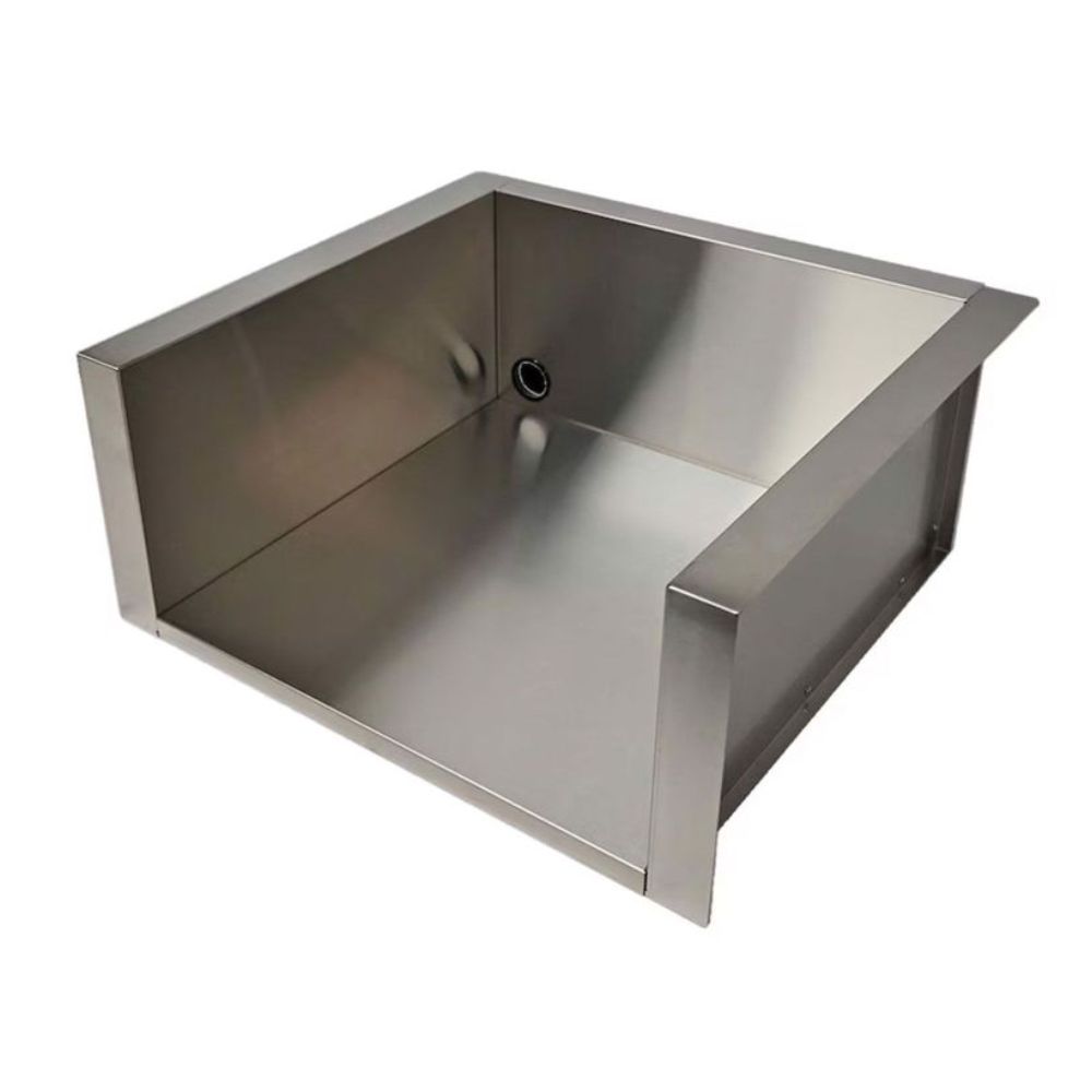 ae65f113-72f4-47d1-907c-e2446c7c8372.jpg Stainless steel farmhouse sink with a modern design, featuring a single basin and a drain hole. Ideal for kitchens and utility spaces.